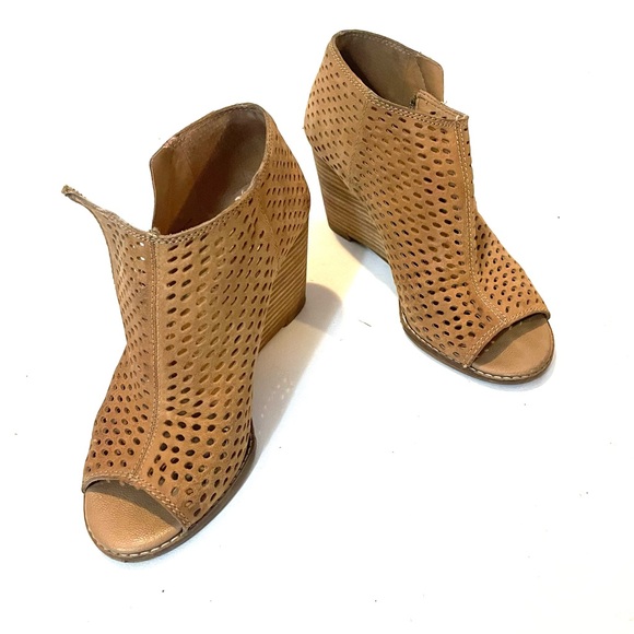 Lucky Brand brown ankle booties. Open toe. Size 7. - Picture 2 of 5